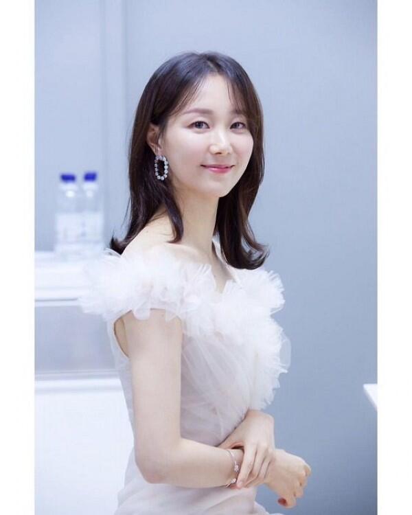 10 Potret Lee Yoo Young, Istri Choi Siwon di KDrama My Fellow Citizens