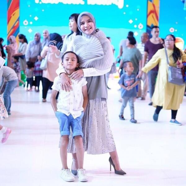 10 Momen Seleb Fashion Show Bareng Buah Hatinya, Super Gemas!