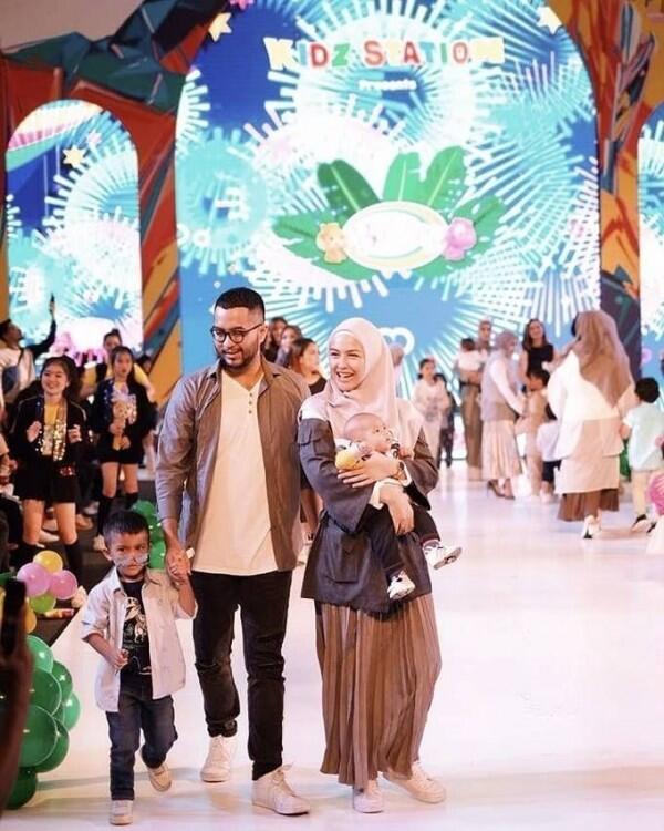10 Momen Seleb Fashion Show Bareng Buah Hatinya, Super Gemas!