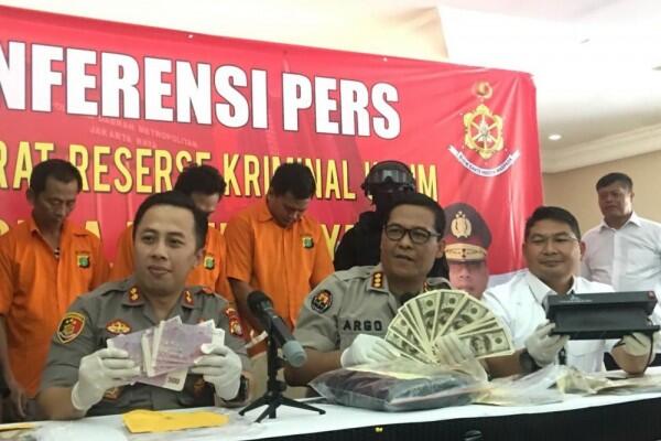 Polisi Tangkap Penjual Mata Uang Asing Palsu di Depok