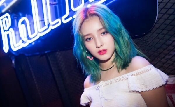 10 Idola KPop yang Punya Darah Blasteran, Bening Abis!