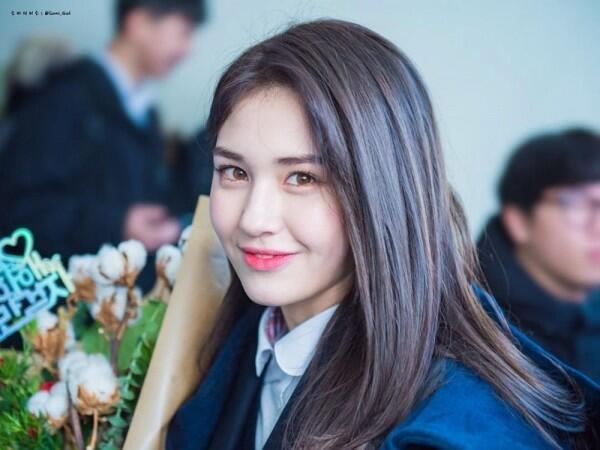 10 Idola KPop yang Punya Darah Blasteran, Bening Abis!