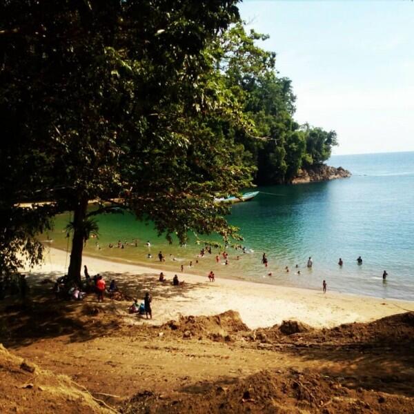5 Pantai Tersembunyi di Ambon Ini Punya Pesona yang Bikin Malas Pulang