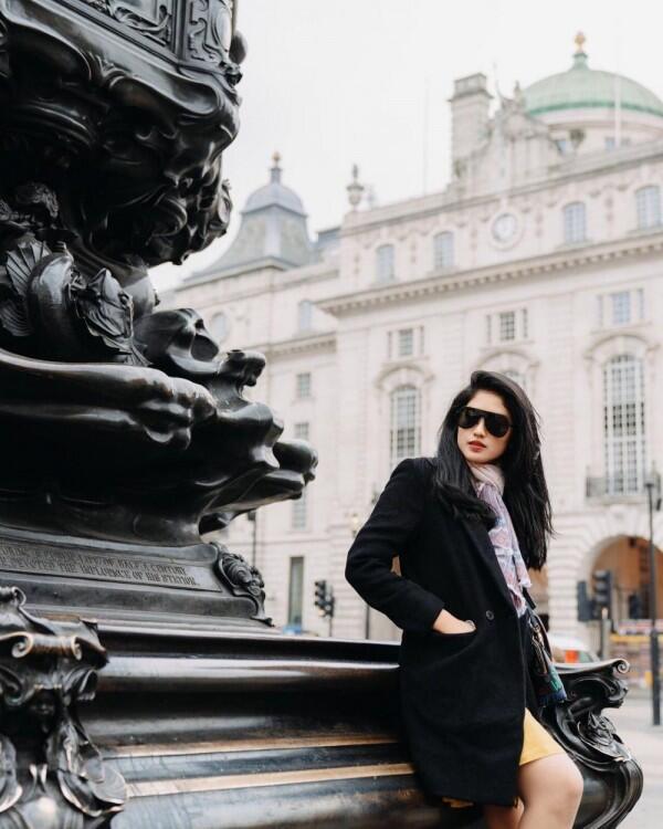 10 Potret Ochi Rosdiana Liburan ke London Bareng Sahabat