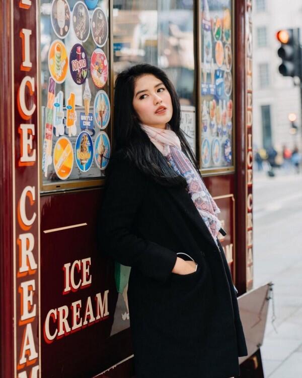 10 Potret Ochi Rosdiana Liburan ke London Bareng Sahabat