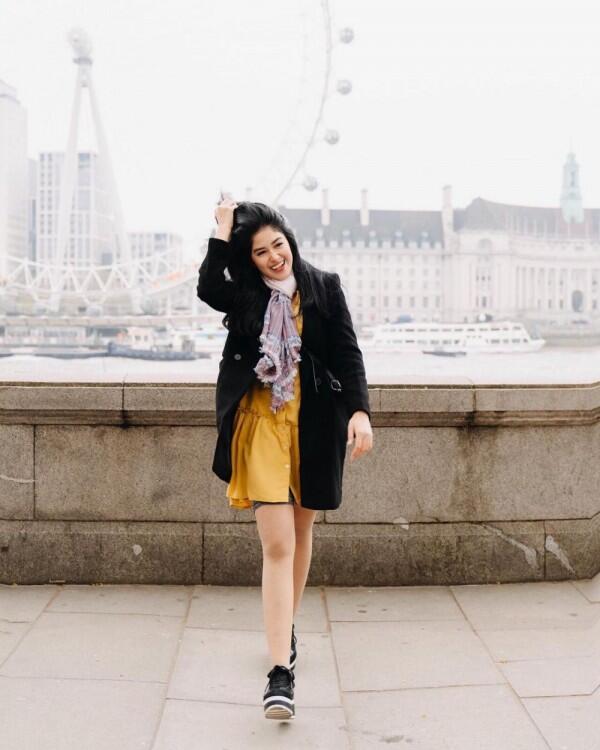 10 Potret Ochi Rosdiana Liburan ke London Bareng Sahabat