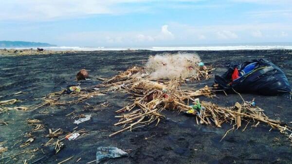 Duh, 10 Potret Pantai Paling Kotor di Indonesia Ini Bikin Sedih!