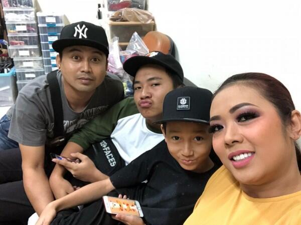 Couple Goals, 10 Potret Langgengnya Rumah Tangga Soimah dan Suami