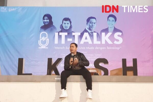 Pandji Pragiwaksono di IT Talks: "Kiat Sukses Muda dengan Teknologi"