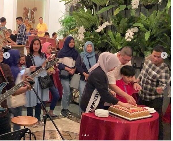 Awet Muda, 10 Momen Keseruan Ulang Tahun ke-57 Mama Nagita Slavina