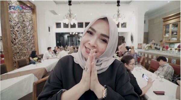 Awet Muda, 10 Momen Keseruan Ulang Tahun ke-57 Mama Nagita Slavina