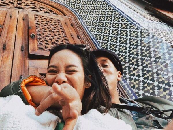 Bukan Nicholas Saputra, 10 Potret Pacar Tara Basro yang Nyentrik Abis!