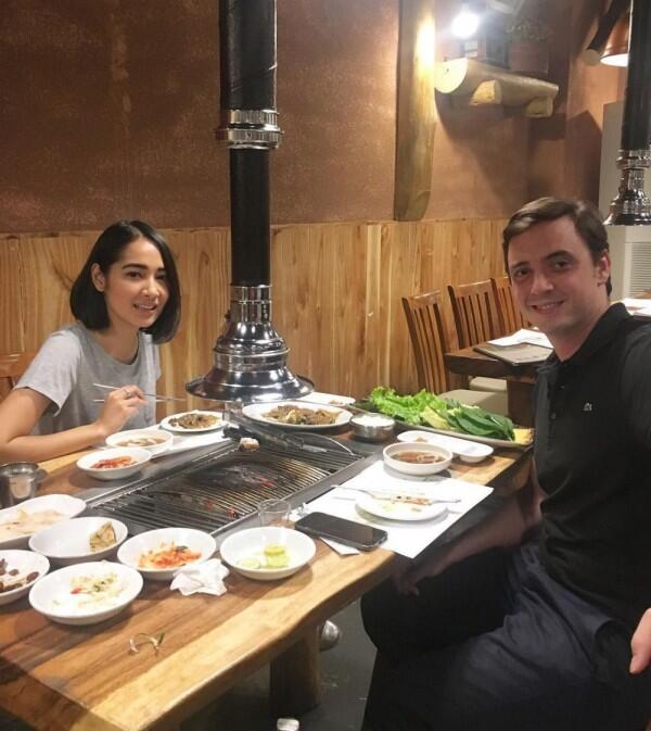 10 Potret Romantis Niken Anjani & Pacar Bule yang Jarang Disorot Media