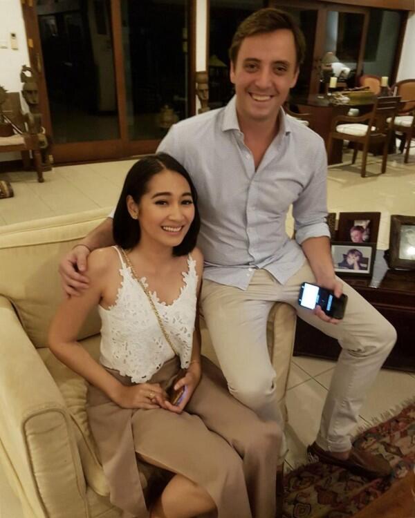 10 Potret Romantis Niken Anjani & Pacar Bule yang Jarang Disorot Media