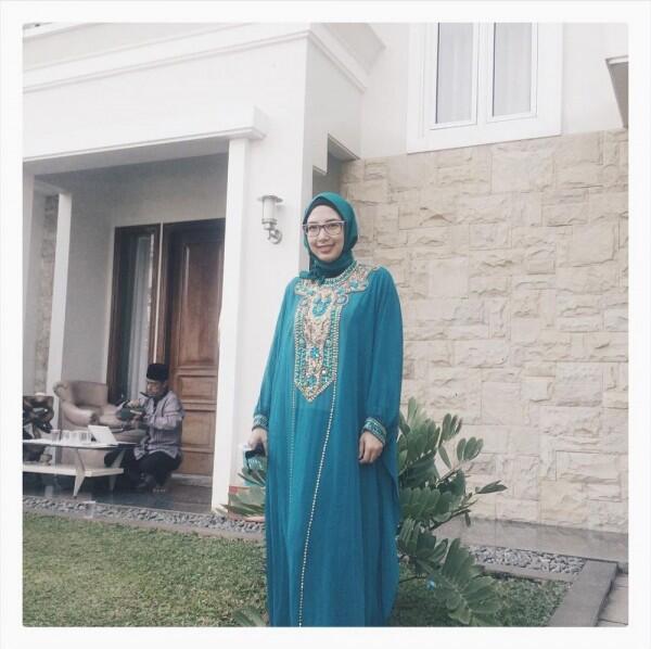 10 Potret Terbaru Natly eks 7 Icons yang Kini Memikat dengan Hijab