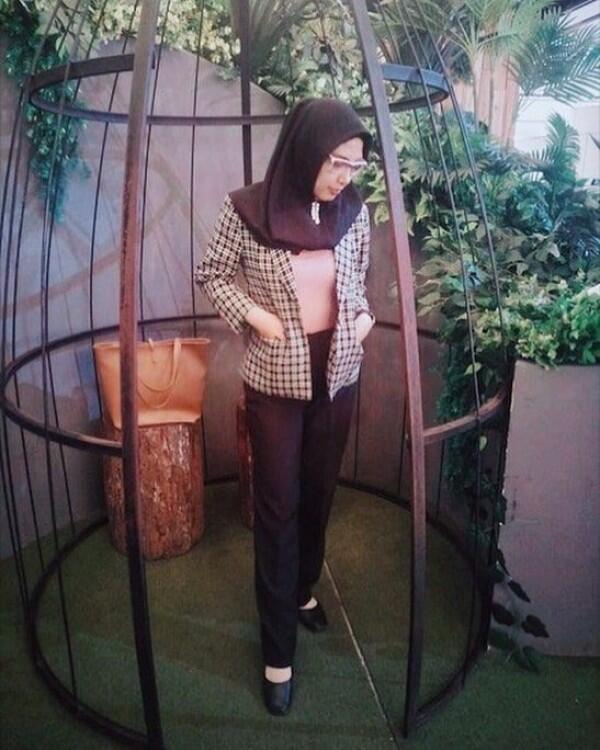 10 Potret Terbaru Natly eks 7 Icons yang Kini Memikat dengan Hijab