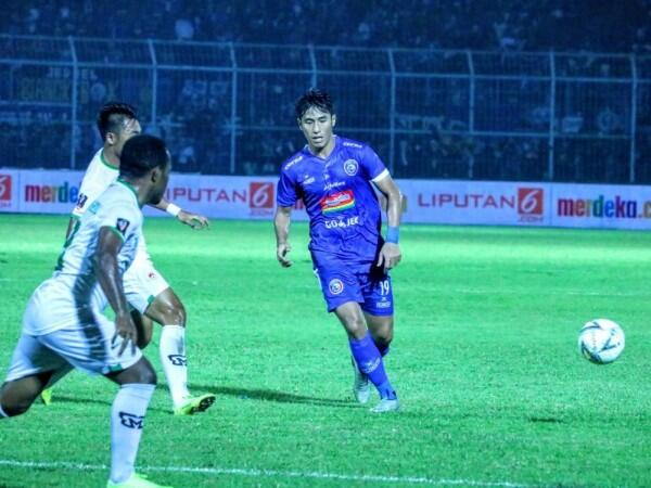 Hadapi Persebaya, Hanif Sjahbandi Berharap Aremania dan Bonek Berdamai