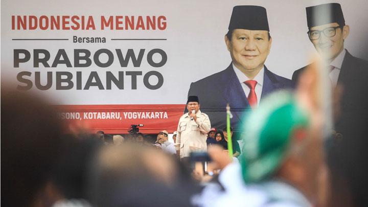Gebrak Podium Berkali-kali, Prabowo Ditenangkan Amien Rais