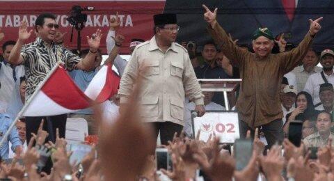 Gebrak Podium Saat Kampanye, Prabowo Buat Warganet Teringat Arya Wiguna