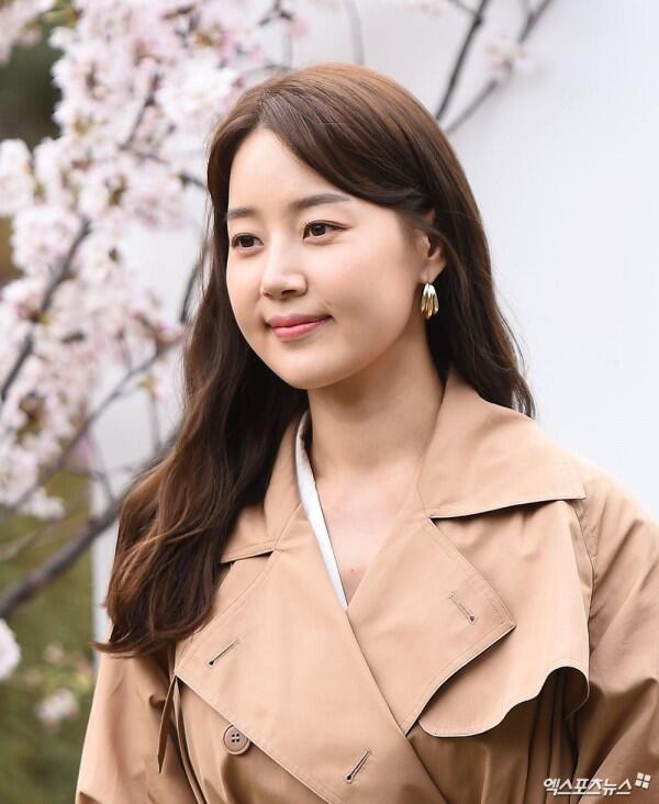 10 Gaya Sandara Park hingga Seohyun Hadiri Pernikahan Lee Jung Hyun