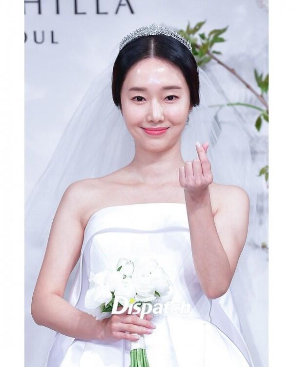 10 Gaya Sandara Park hingga Seohyun Hadiri Pernikahan Lee Jung Hyun