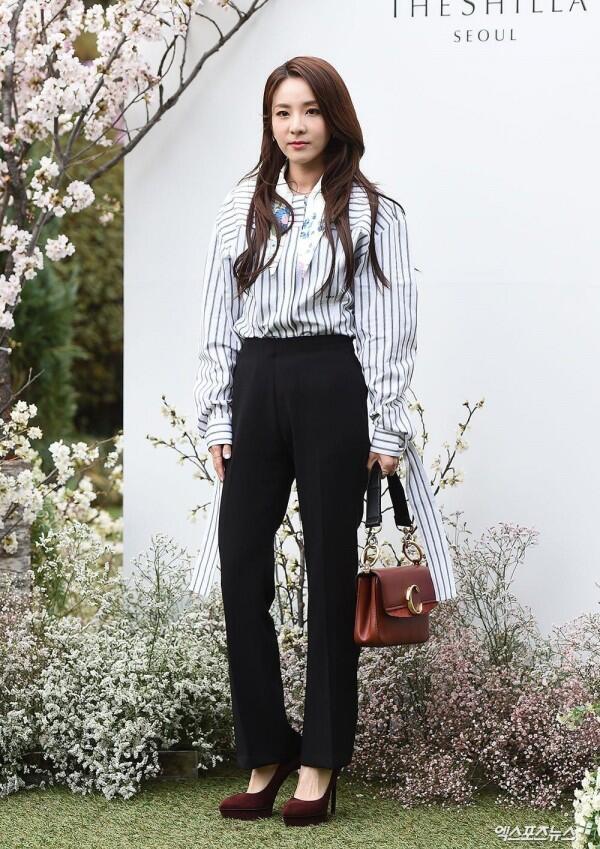 10 Gaya Sandara Park hingga Seohyun Hadiri Pernikahan Lee Jung Hyun