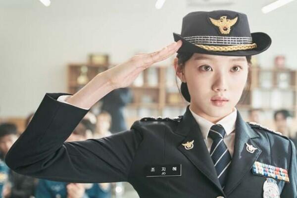 9 Potret Lee Sung Kyung & Ra Mi Ran, Duo Polwan dalam Film Girl Cops
