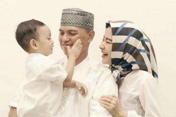 Jauh dari Gosip Miring, Ini 10 Potret Bahagia Keluarga Uut Permatasari