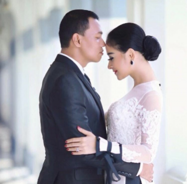 Jauh dari Gosip Miring, Ini 10 Potret Bahagia Keluarga Uut Permatasari