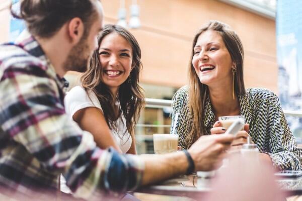 Teman vs Pacar, 5 Hal yang Harus Dilakukan Kalau Lagi Bareng Mereka