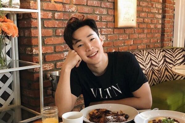 Boy Crush! 9 Potret Henry Lau yang Kian Hari Makin Mempesona!