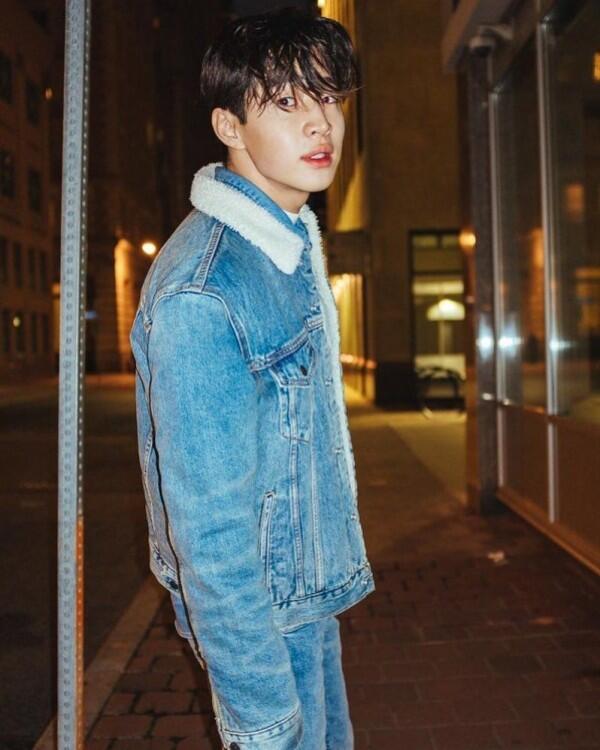 Boy Crush! 9 Potret Henry Lau yang Kian Hari Makin Mempesona!