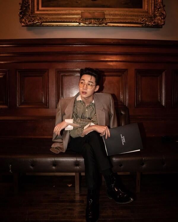 Boy Crush! 9 Potret Henry Lau yang Kian Hari Makin Mempesona!