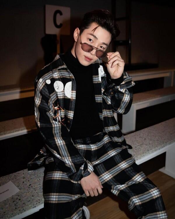 Boy Crush! 9 Potret Henry Lau yang Kian Hari Makin Mempesona!