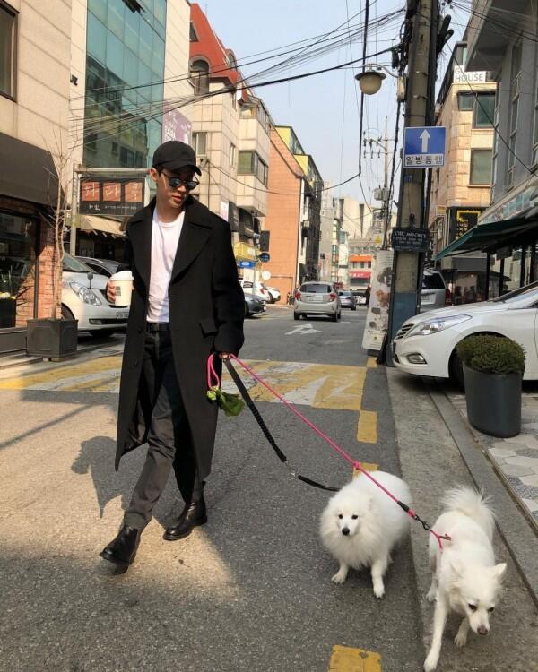 Boy Crush! 9 Potret Henry Lau yang Kian Hari Makin Mempesona!