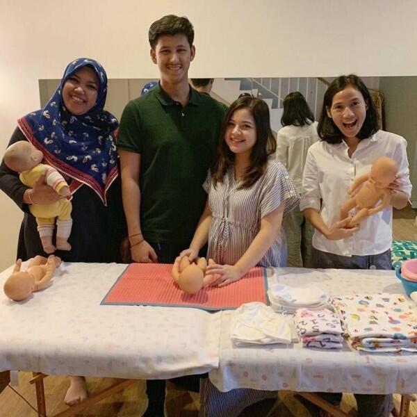 10 Potret Persiapan Tasya & Randi Jadi Orangtua, Ikut Kelas Parenting