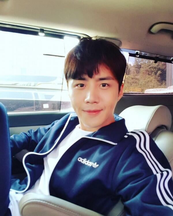 Jadi Icon of Misfortune, 10 Potret Kim Seon Ho di Eulachacha Waikiki 2
