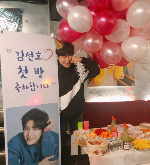 Jadi Icon of Misfortune, 10 Potret Kim Seon Ho di Eulachacha Waikiki 2