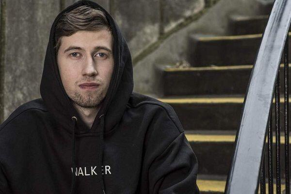 Keren Banget, 8 Foto Ini Tunjukan Wajah Asli Alan Walker tanpa Masker