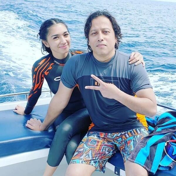 Berstatus Janda, 10 Kisah Cinta Seleb Ini Bikin Heboh Banget!