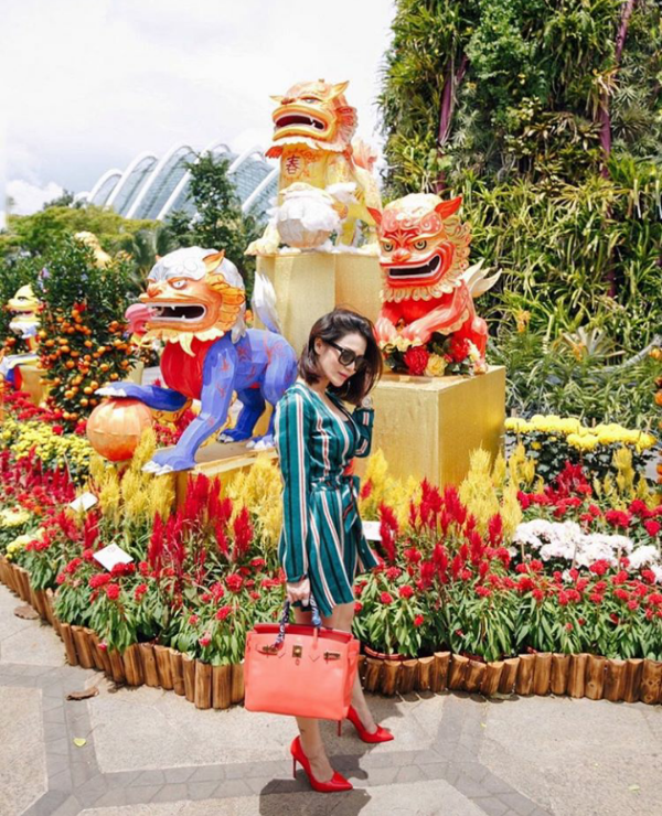 10 Gaya Berkelas Vicky, Kakak Bunga Zainal Saat Liburan ke Luar Negeri