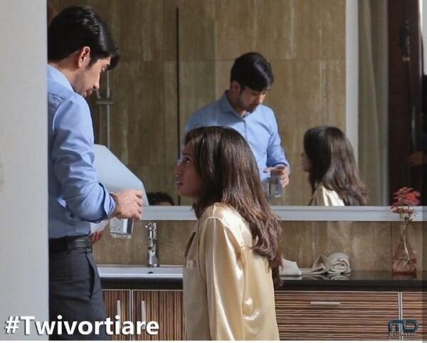 Serasi, 10 Potret Mesra Reza Rahadian & Raihaanun di Film Twivortiare