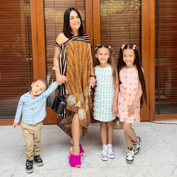 10 Potret Chloe dan Courage, Anak Melaney Ricardo yang Bule Banget