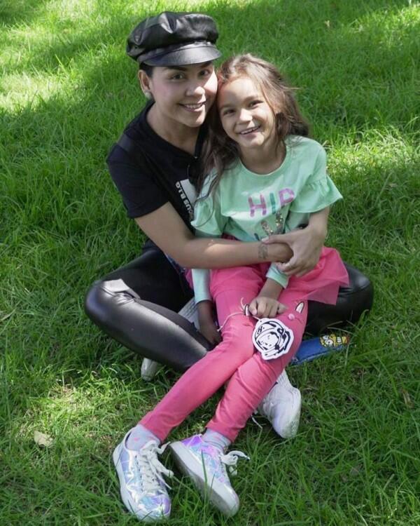 10 Potret Chloe dan Courage, Anak Melaney Ricardo yang Bule Banget