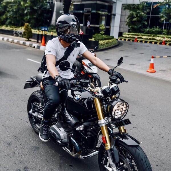 10 Potret Unik Liburan Ariel Noah, Bukti Dia Traveler Sejati!