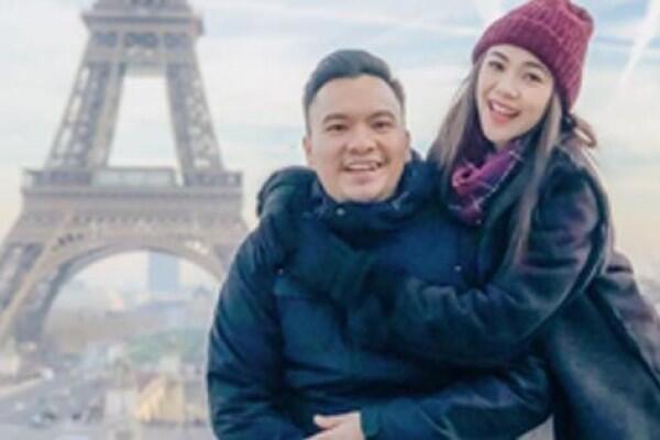 Jarang Terekspos, 10 Potret Romantis Christy eks Cherrybelle dan Suami