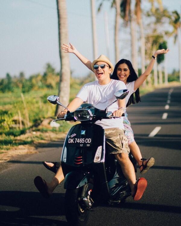 Jarang Terekspos, 10 Potret Romantis Christy eks Cherrybelle dan Suami