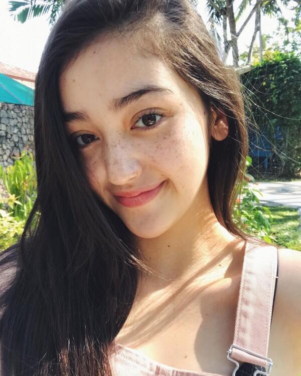 10 Potret Ranty Maria tanpa Polesan Makeup Tebal, Pesonanya Natural!