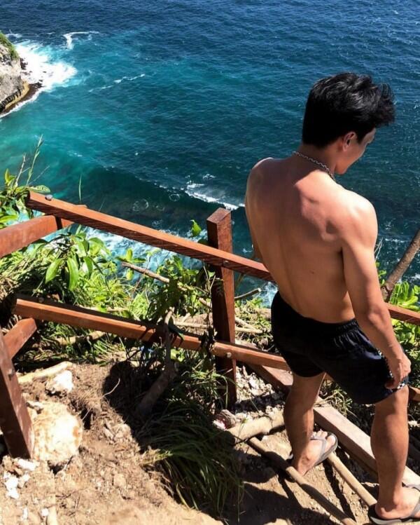 Gagah Banget, 10 Potret Jefri Nichol Pamer Otot