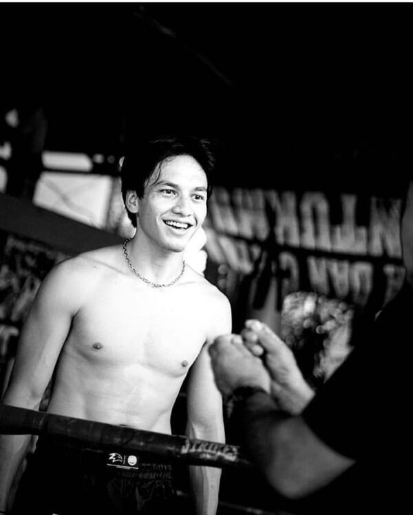 Gagah Banget, 10 Potret Jefri Nichol Pamer Otot